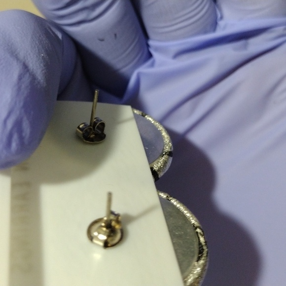 Women's Polished Silver Color with Black stripes Circle Shape Stud Earrings 1-in - Picture 3 of 4